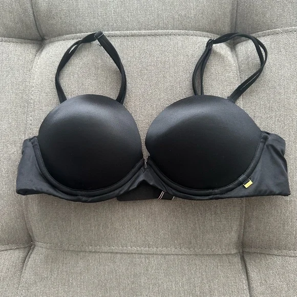 Victoria’s Secret and Pink Bras - Picture 2 of 14